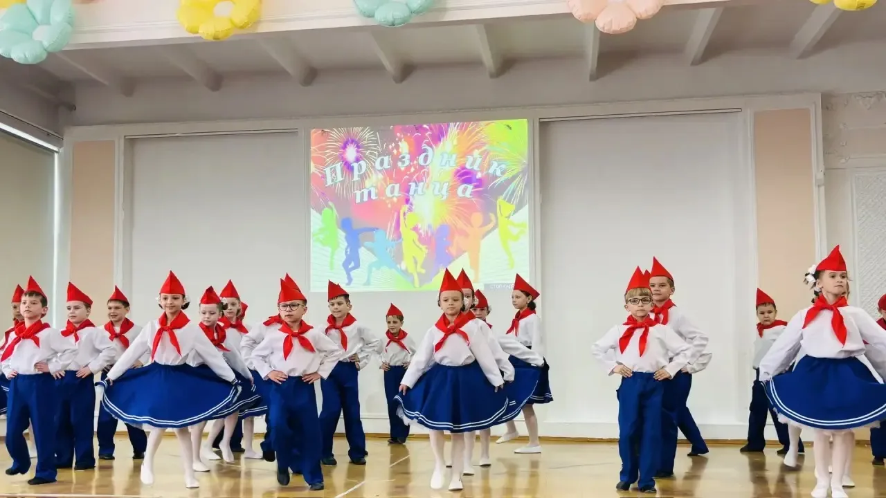 💃В Гимназии №7 состоялся традиционный праздник танца!  Ученики начальной школы и наши педагоги-хорео