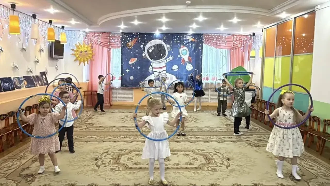 ДЕТСВО В ФОКУСЕ🎥  🧑‍🚀 На прошлой неделе в дошкольных отделениях нашей школы прошли яркие и познавате