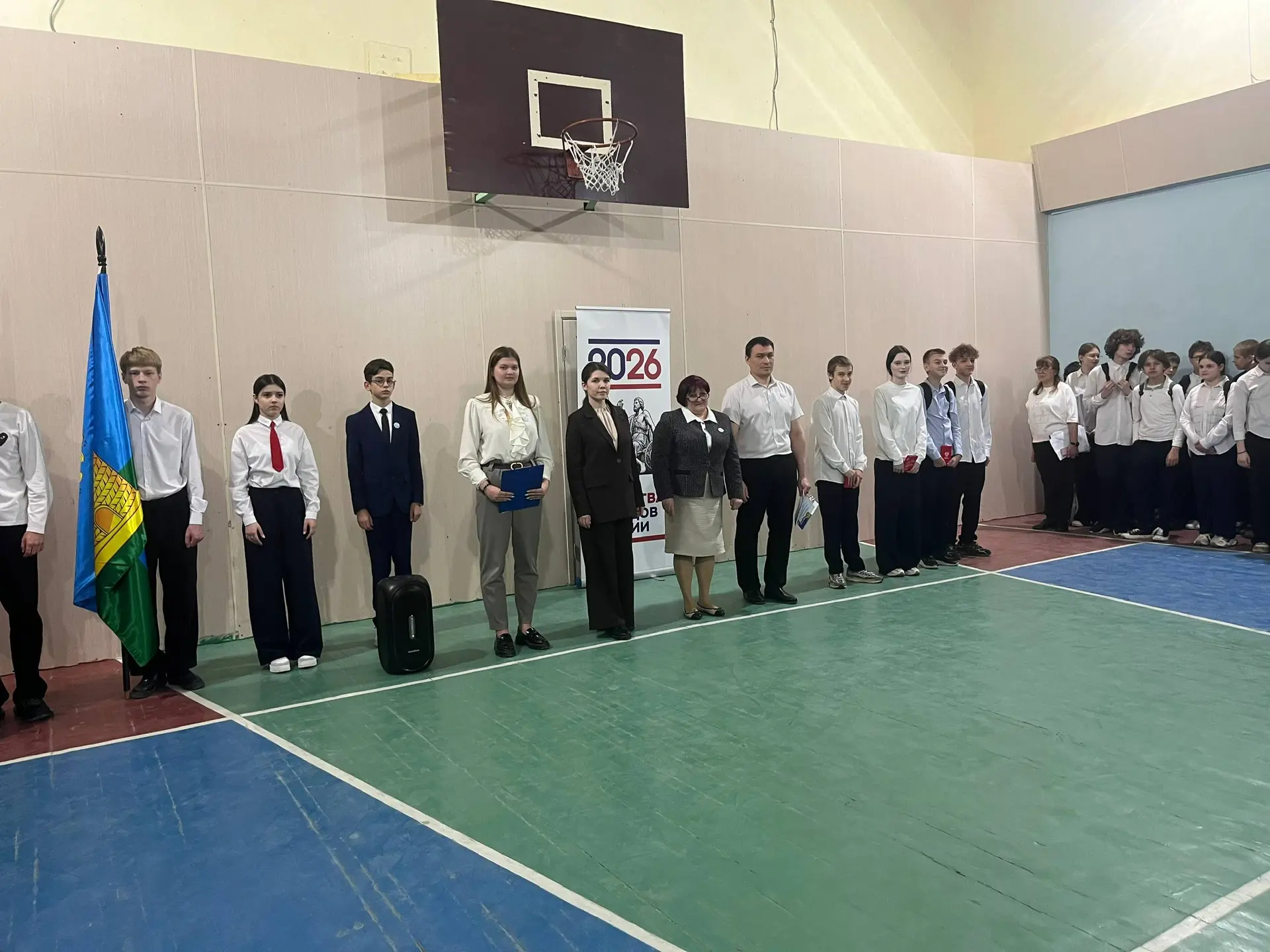 Сегодня в нашей школе прошла общешкольная линейка 🇷🇺✨  Поднятие государственного флага Российской Фе