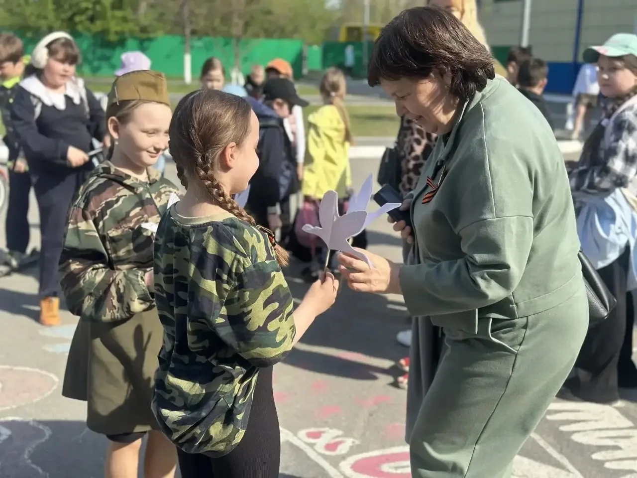 Обучающиеся МАОУ СОШ №32 города Тюмени приняли участие в патриотической акции «Журавли Победы», посв