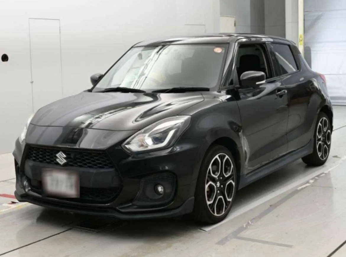 Suzuki Swift
Аукционный бал:4
Год:2021
Двигатель:1.4 л(140 л.с)
Привод:Передний
Коробка:Вариатор 
Пр