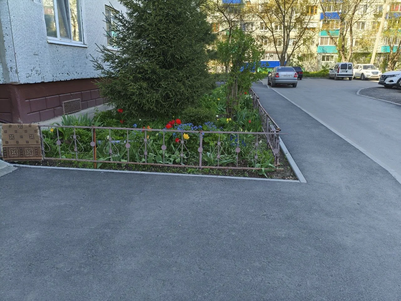 Выполнена уборка придомовой территории