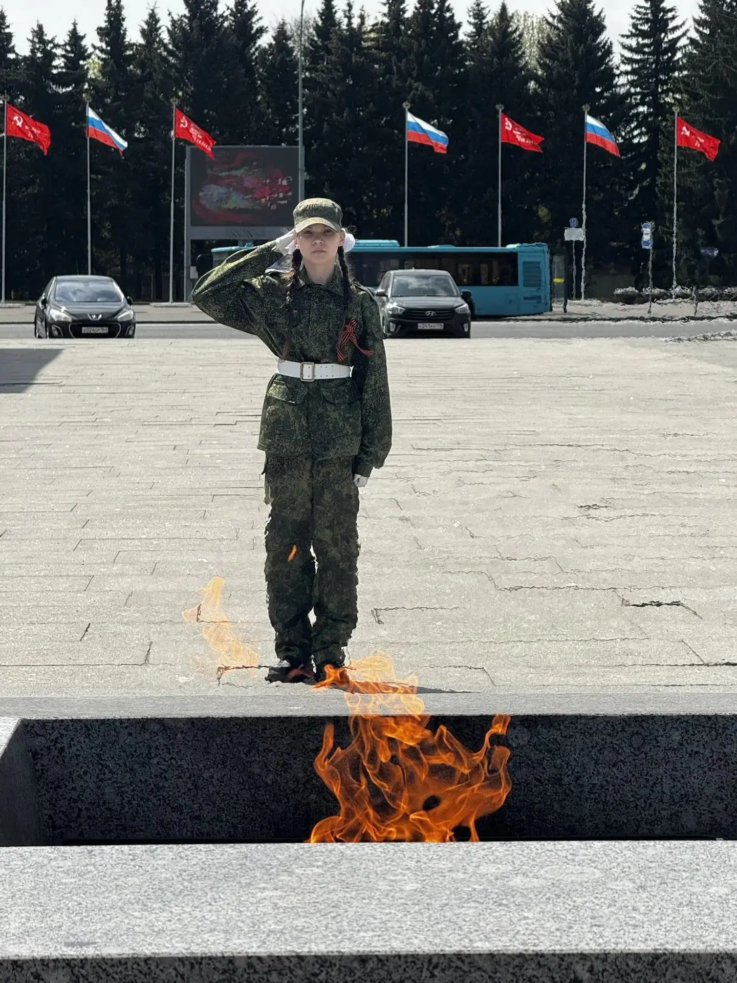 🇷🇺 Вахта памяти: второй день на Посту №1  Продолжается городская акция «Вахта памяти»! Сегодня зарни