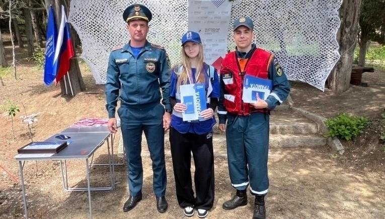 Ученица 9А Полина Рыжова стала участницей смены «Юный волонтер-поисковик» в международн...