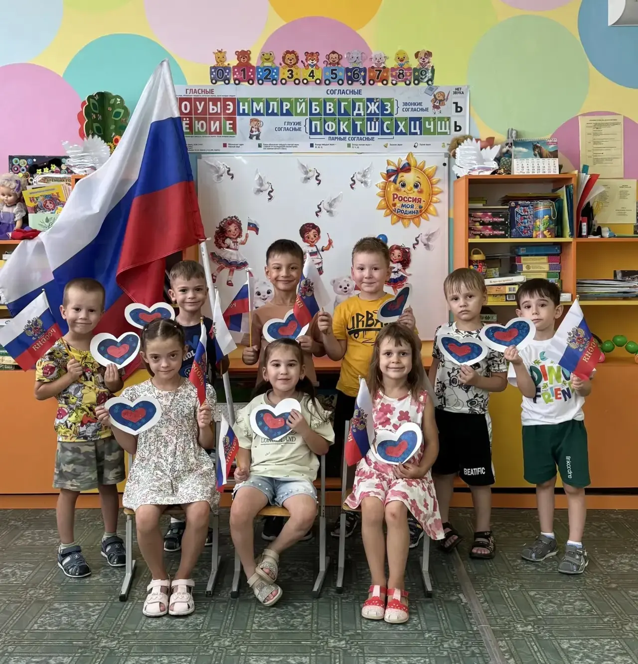 Белый – облако большое,
