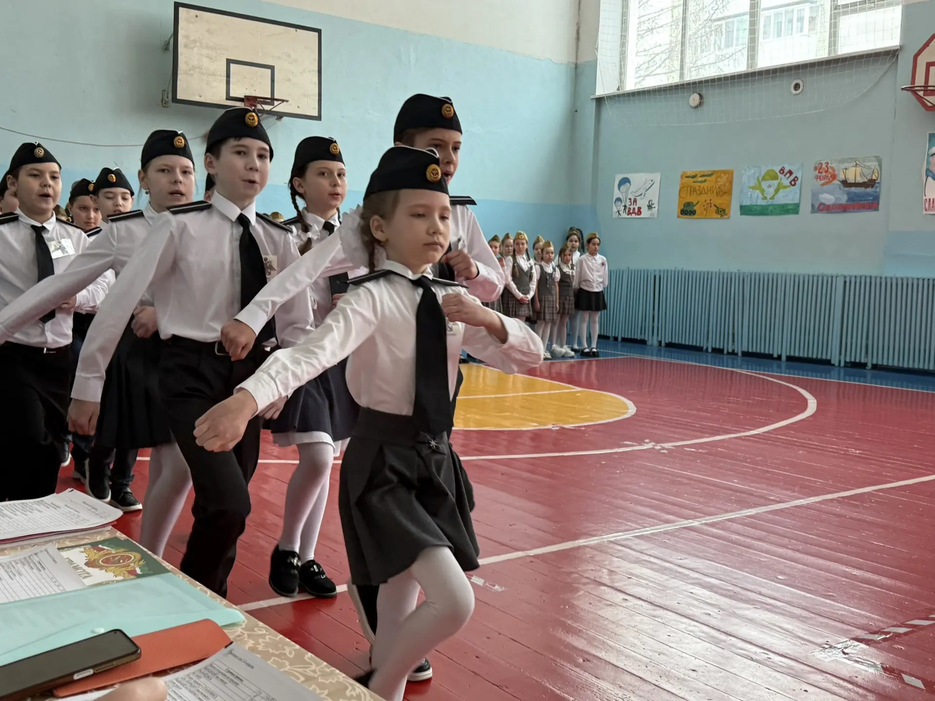 3-4 классы блестяще выступили на смотре строя и песни! Ровный строй, чистое пение и отличный командн