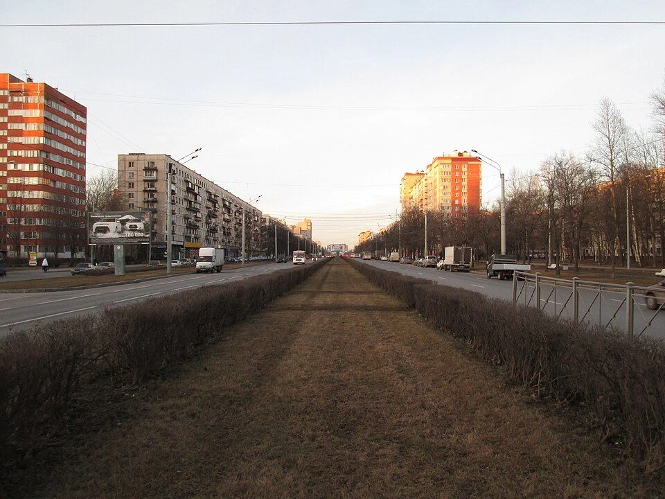 🚗 С 25 сентября на Светлановском проспекте вновь запрещена остановка