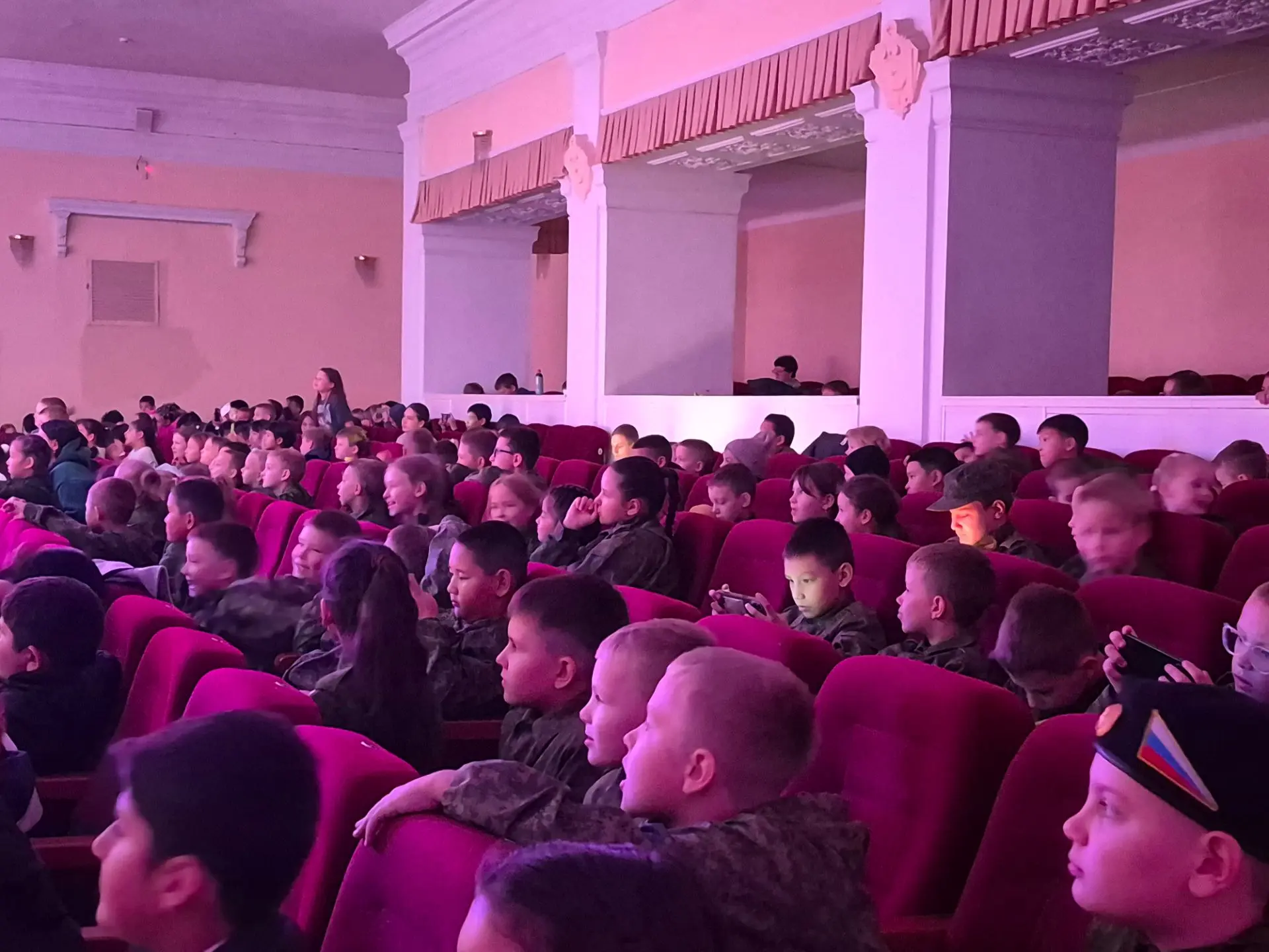 Сегодня дети из 1А, 2А, 2Б, 3А и 4Б классов посетили увлекательный интерактивный спекта...
