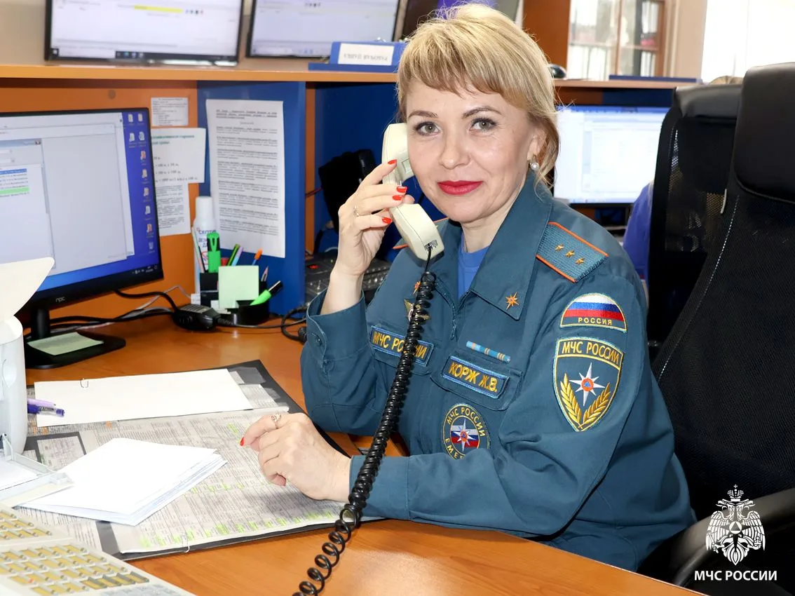🫡Томский диспетчер пожарной связи завершила карьеру после 27 лет службы   Диспетчер центрального пун