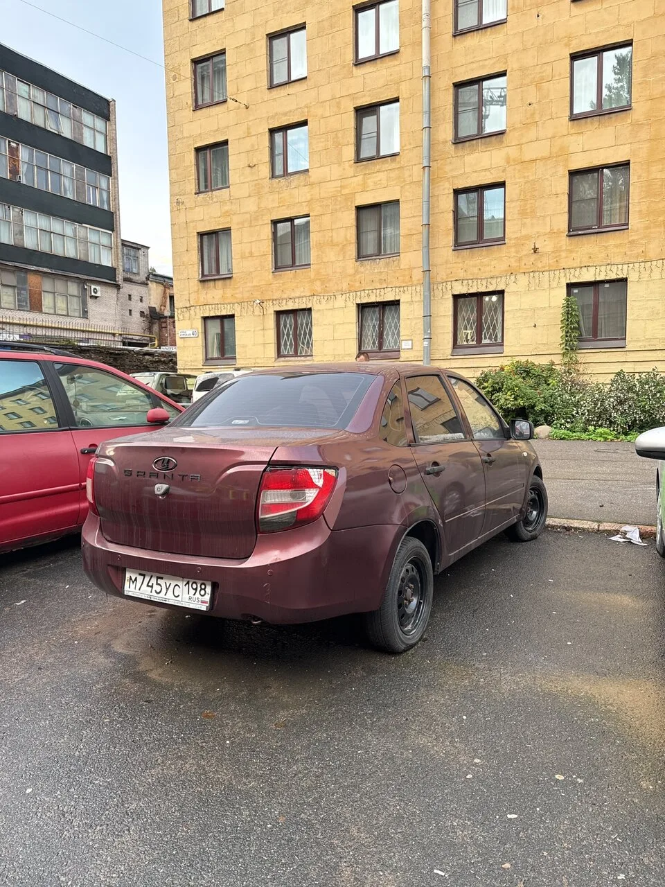 Продаётся надежный и неприхотливый автомобиль LADA Granta 2013 г 190000 торг