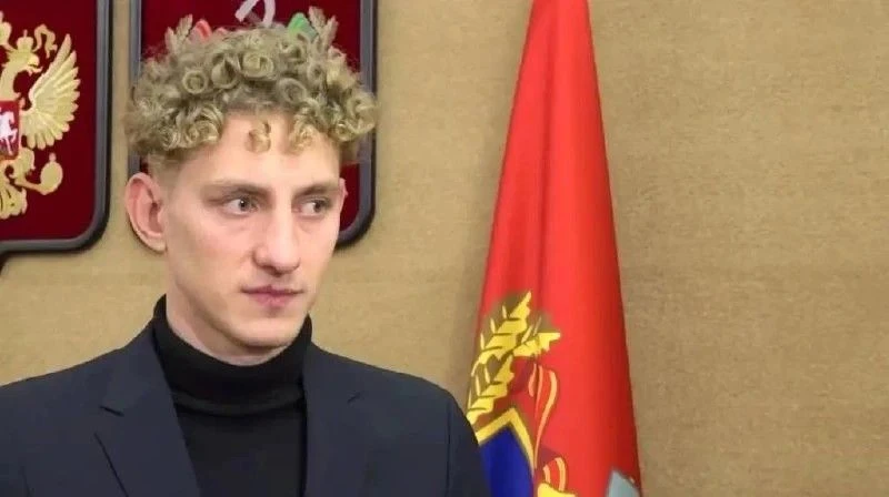 Снова начинаем день с хорошей новости от нашего пловца Ильи Бородина 

Он завоевал еще одно золото в