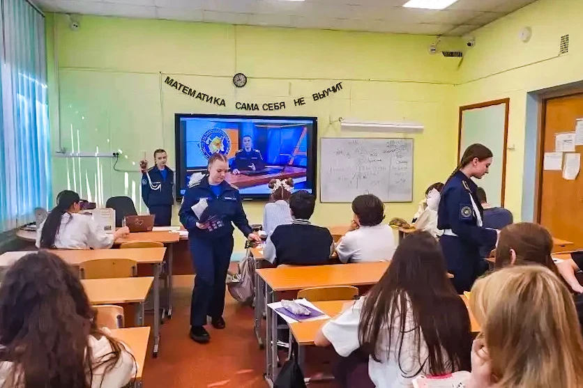 🚒 Спасателями не рождаются — ими становятся. А начинается всё с таких встреч.  В нашей школе прошло 