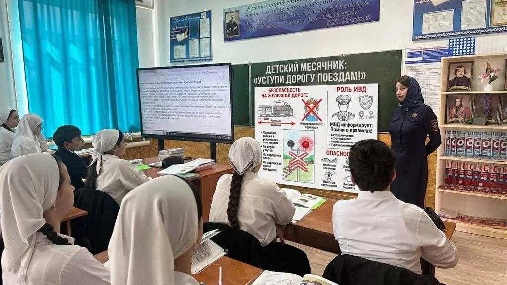 Сегодня в МБОУ» СОШ № 1 с.п. Верхний-Наур» в рамках детского месячника «Уступи дорогу п...