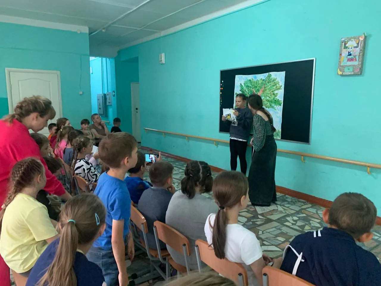 Кто такой доброволец
     17 июня волонтеры школьного отряда «Ты и Я» Анастасия Моисеенко и Мария Ма