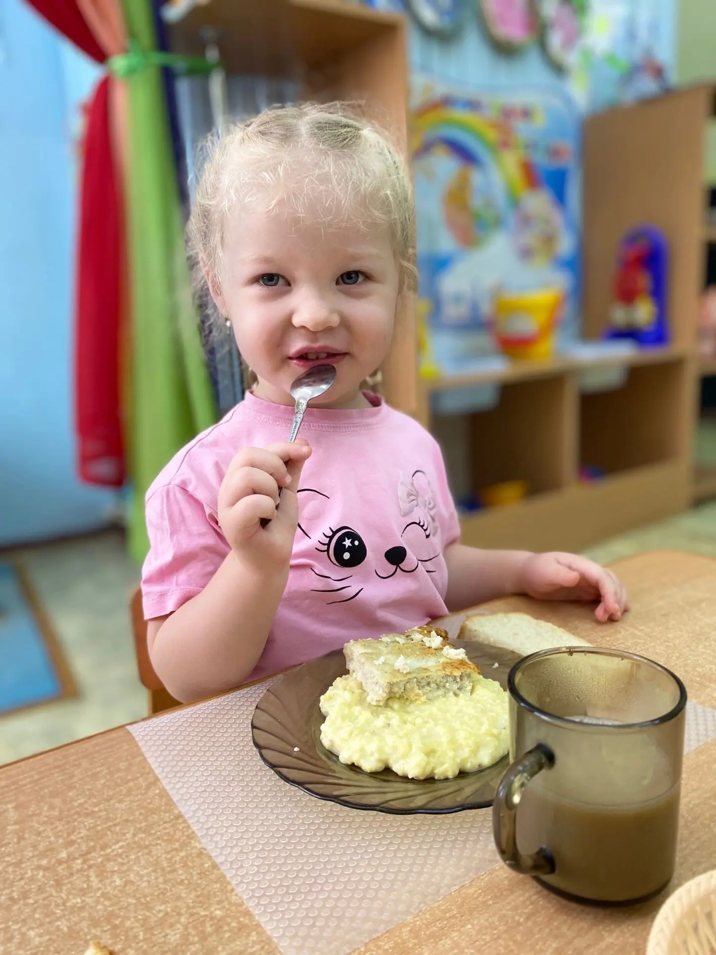 Сегодня хотим поделиться с вами радостью нашего полдника! 🥣
Мы знаем, что многие дома борются с тем