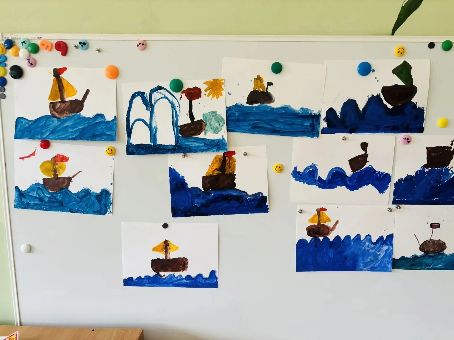 🌬⛵«Ветер по морю гуляет и кораблик подгоняет...»
⁣
👫Ребята группы «Почемучки» сегодня прочитали ск