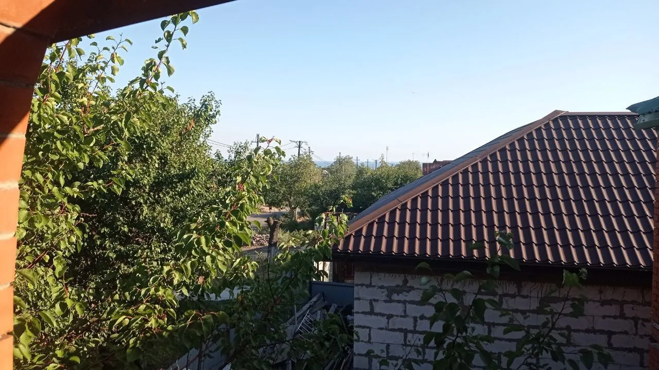 Продам В Мариуполе  большой дом в Мариуполе,  на Левом берегу (ориентир м-кр  Ленинградский), до мор