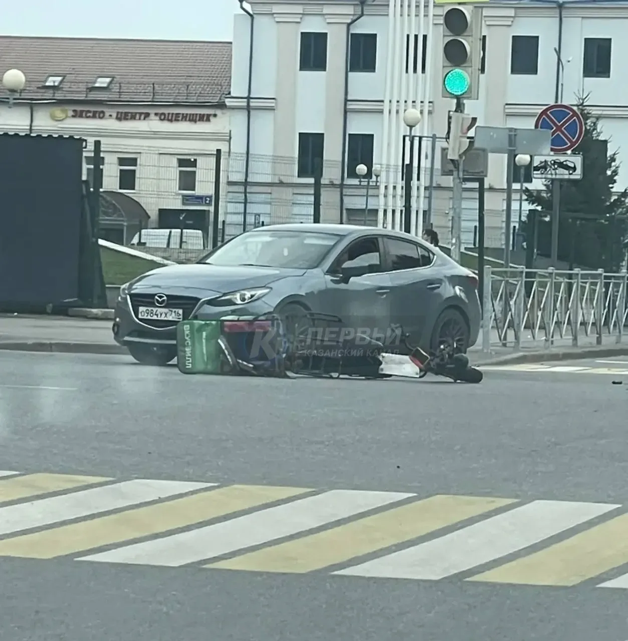 Велосипедист-курьер госпитализирован после ДТП с иномаркой в центре Казани