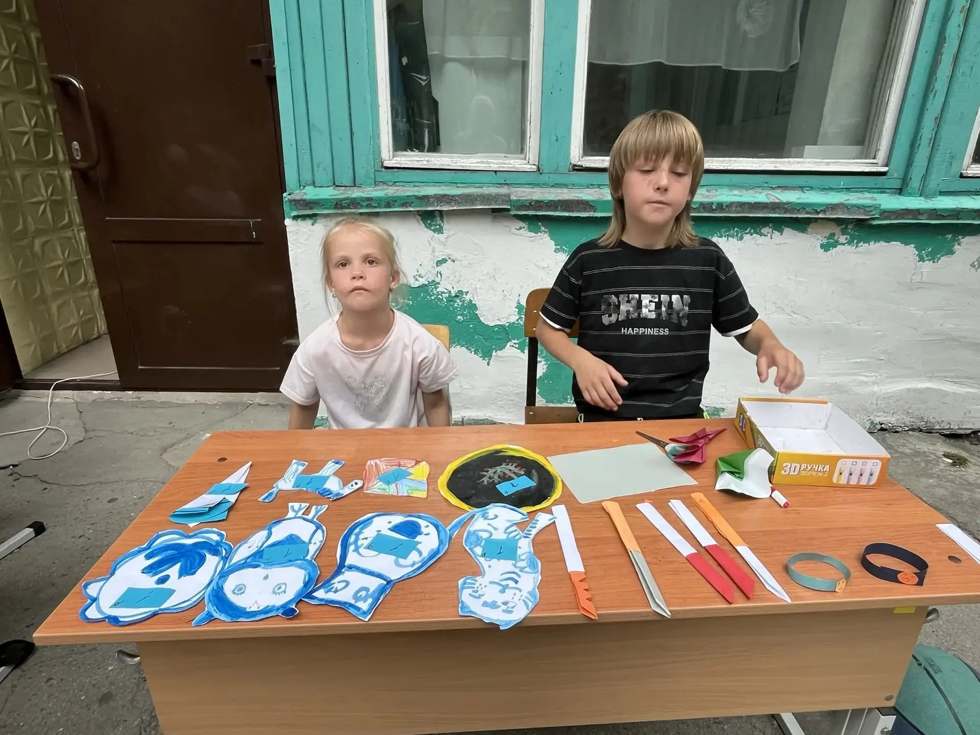 Волшебный городок мастеров 🎨✨

Обычный лагерный день превратился в настоящую сказку — мы открыли «Я