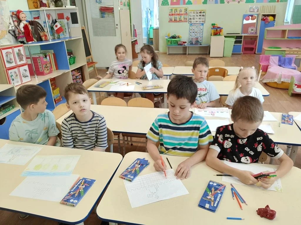 Рисуем символы России:
творчество и патриотизм в 
подготовительной группе! 🇷🇺

Сегодня наши юные х
