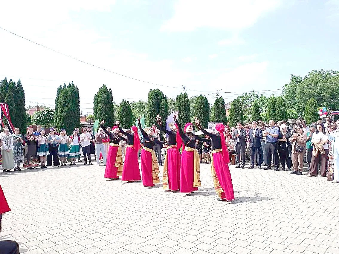 В СЛАВЯНСКЕ-НА-КУБАНИ ПРОШЕЛ ФЕСТИВАЛЬ НАЦИОНАЛЬНЫХ КУЛЬТУР «ДОРОГОЙ ДРУЖБЫ»   Славянский городской 