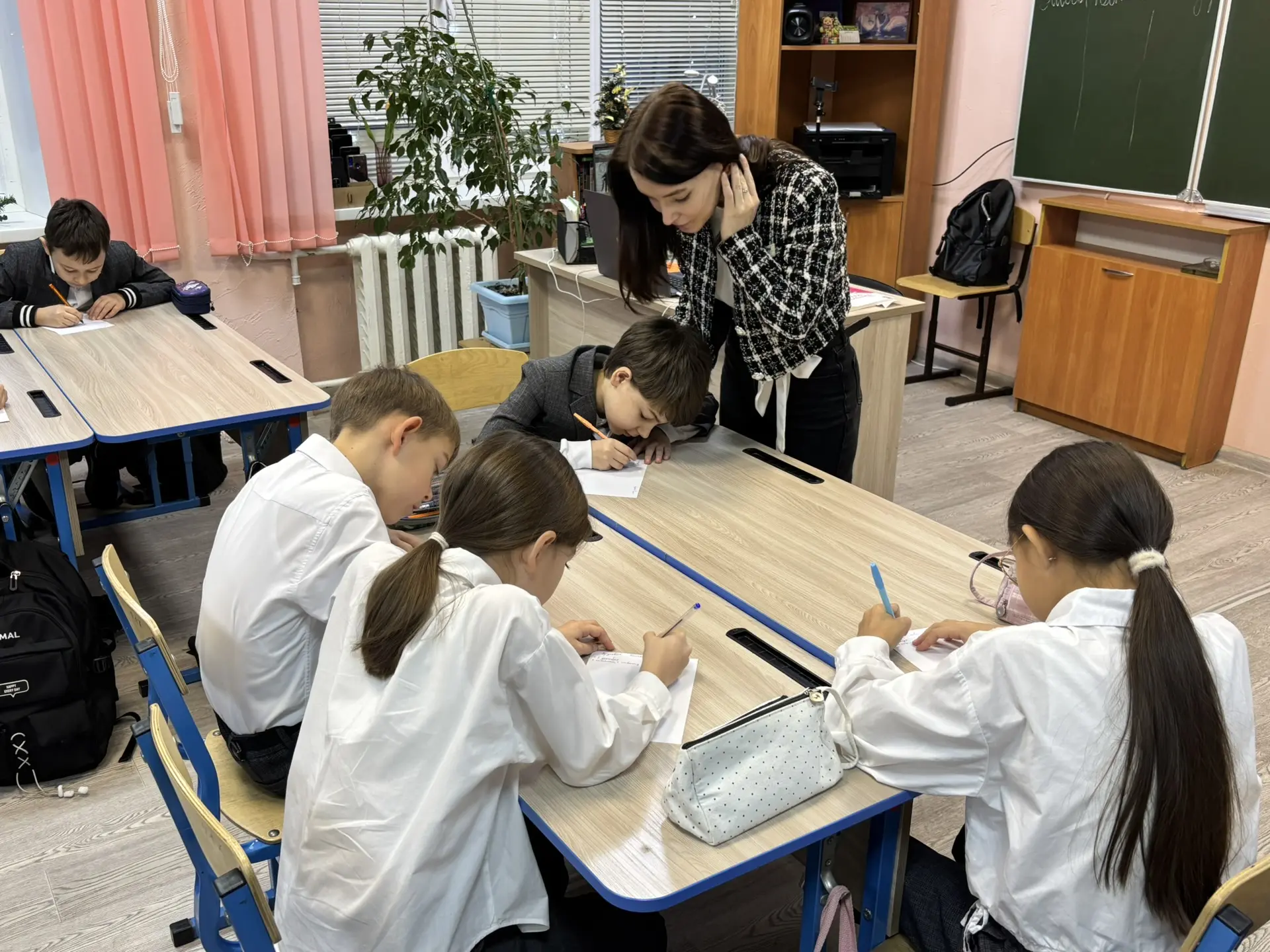 🌟 В нашей школе прошла замечательная викторина, посвященная Дню Добровольца (Волонтера)!   🎉 Советни