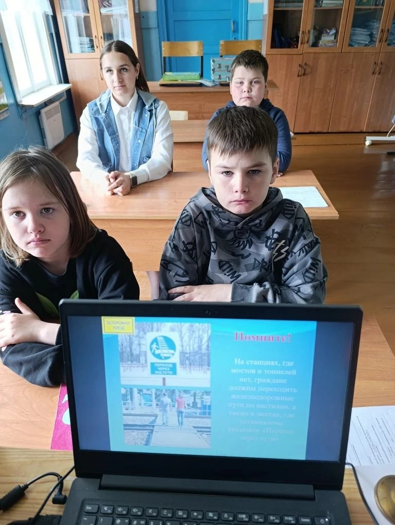 В рамках месячника «Уступи дорогу поездам!» в школе прошёл классный час по профилактике...