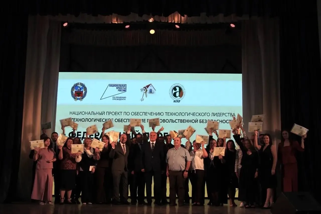 🏠 Педагоги Алтайского аграрного университета получили ключи от 32 новых квартир