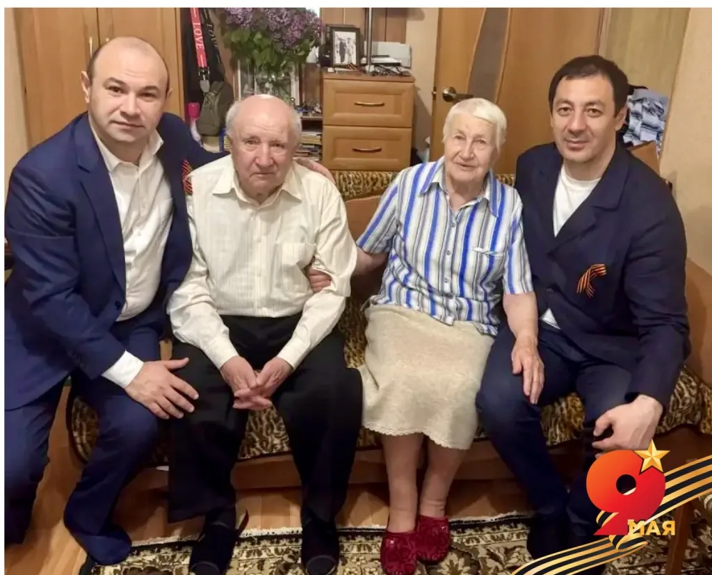 По традиции поздравили ветеранов Великой Отечественной войны на дому, организовали мини-парады под и