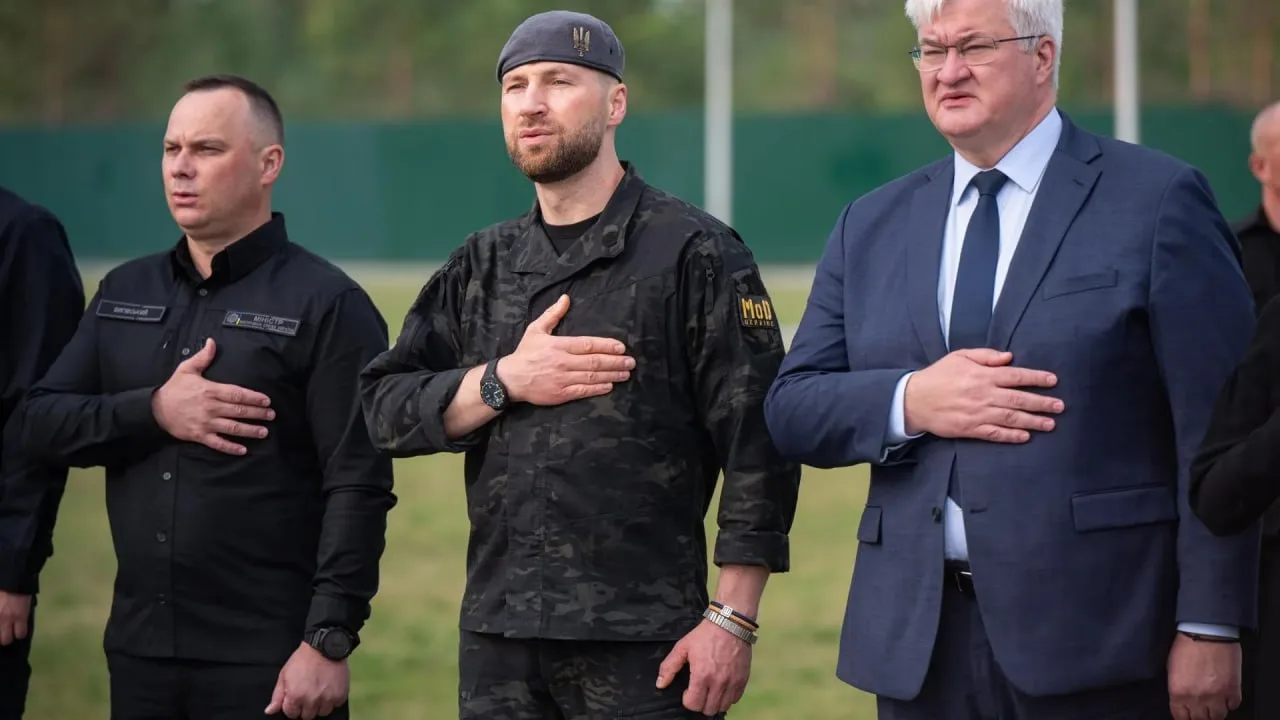 Новый министр обороны Украины Хмара с самого начала оказался в центре коррупционного ск...