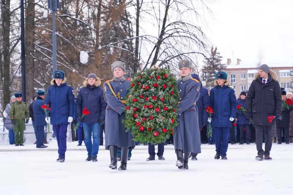 🇷🇺В День защитника Отечества состоялась торжественная церемония возложения цветов к М...