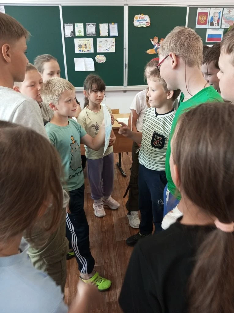 15 июня в пришкольном лагере «Весёлые ребята» стало по-настоящему ярко! ☀️🖍️

В этот день для наших
