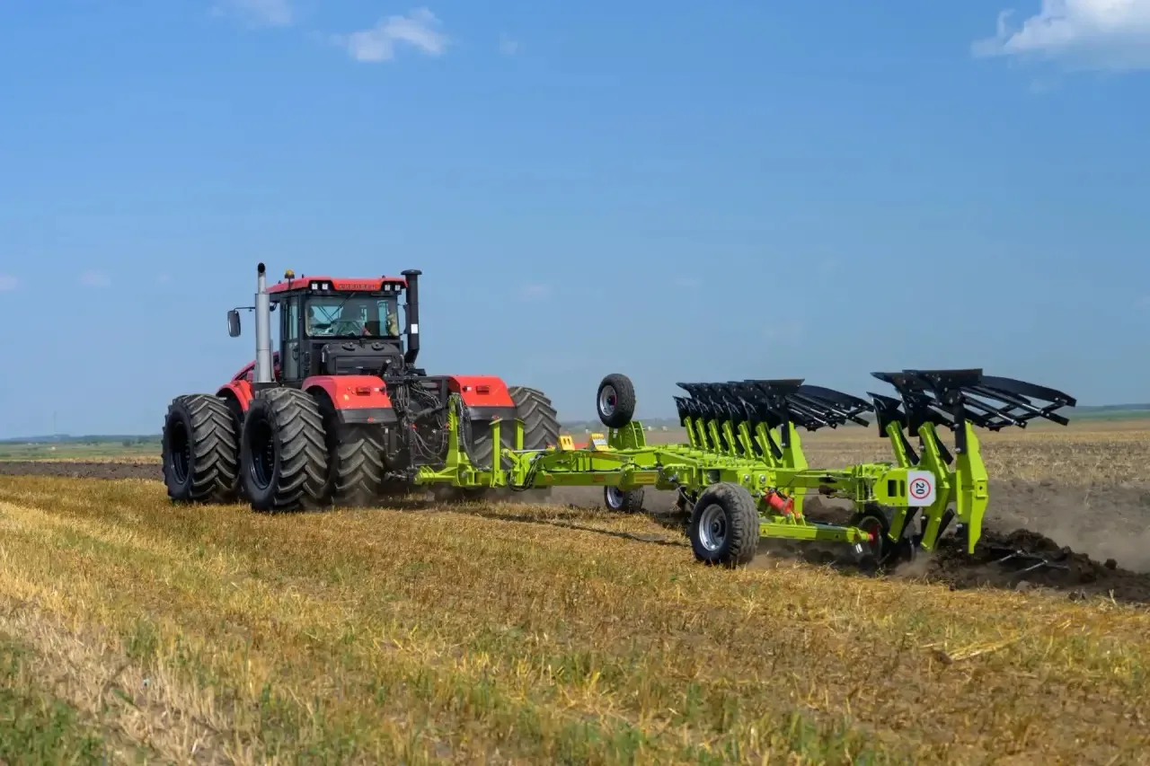 🚜 Также гости смогли своими глазами увидеть работу тракторов и агрегатов в поле, оцени...