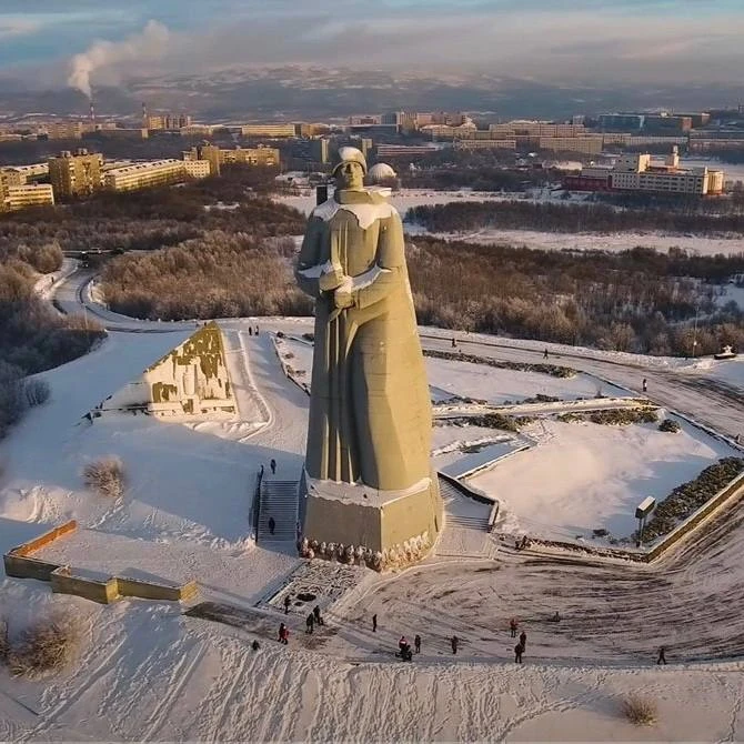 Этот памятник меня покорил!

Мемориал Алеша в Мурманске - памятник защитникам Советского Заполярья в