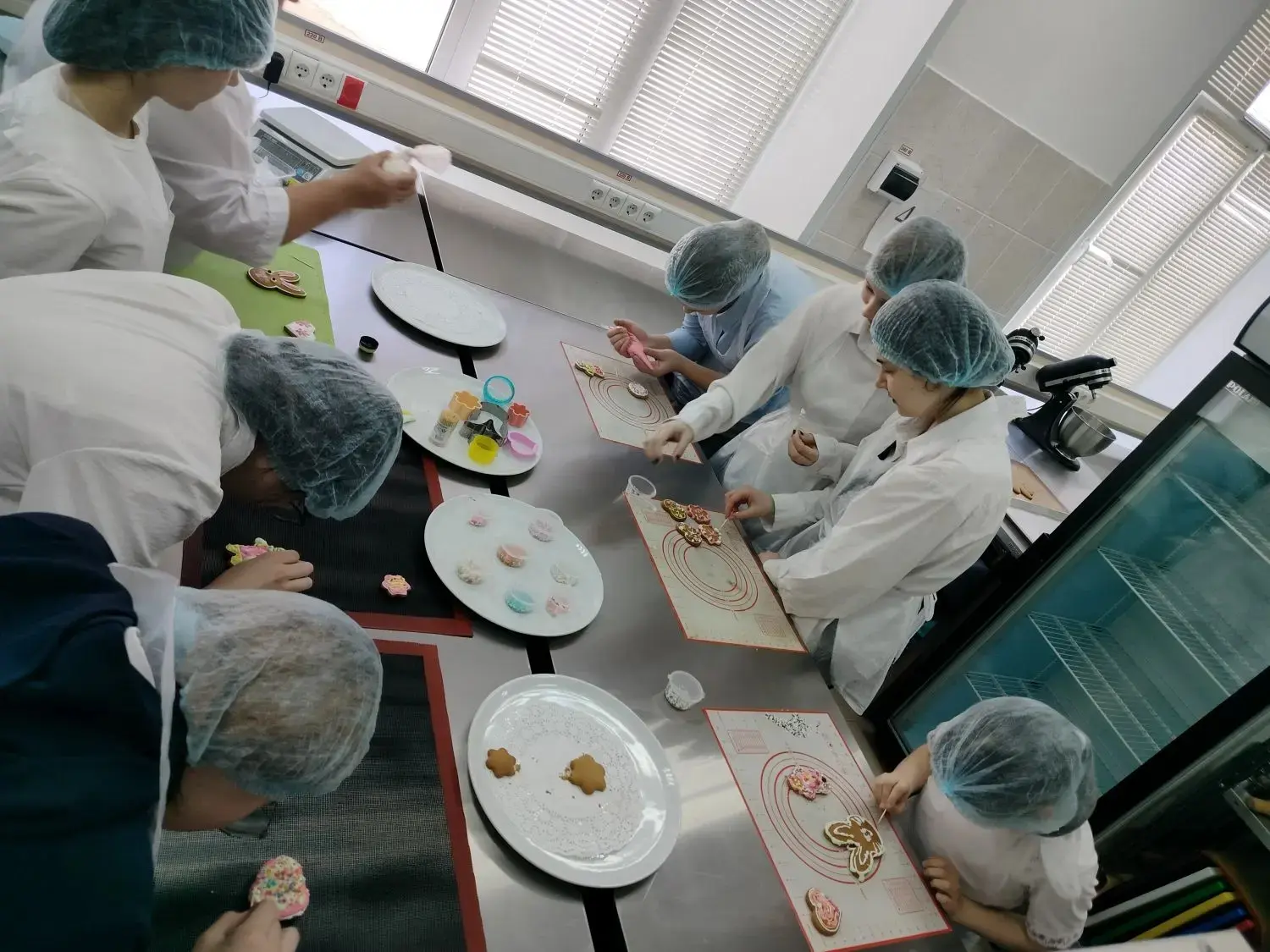 Сладкие профпробы: 8 «Г» в гостях у профессионалов! 🍪 Сегодня наши восьмиклассницы посетили Многопро