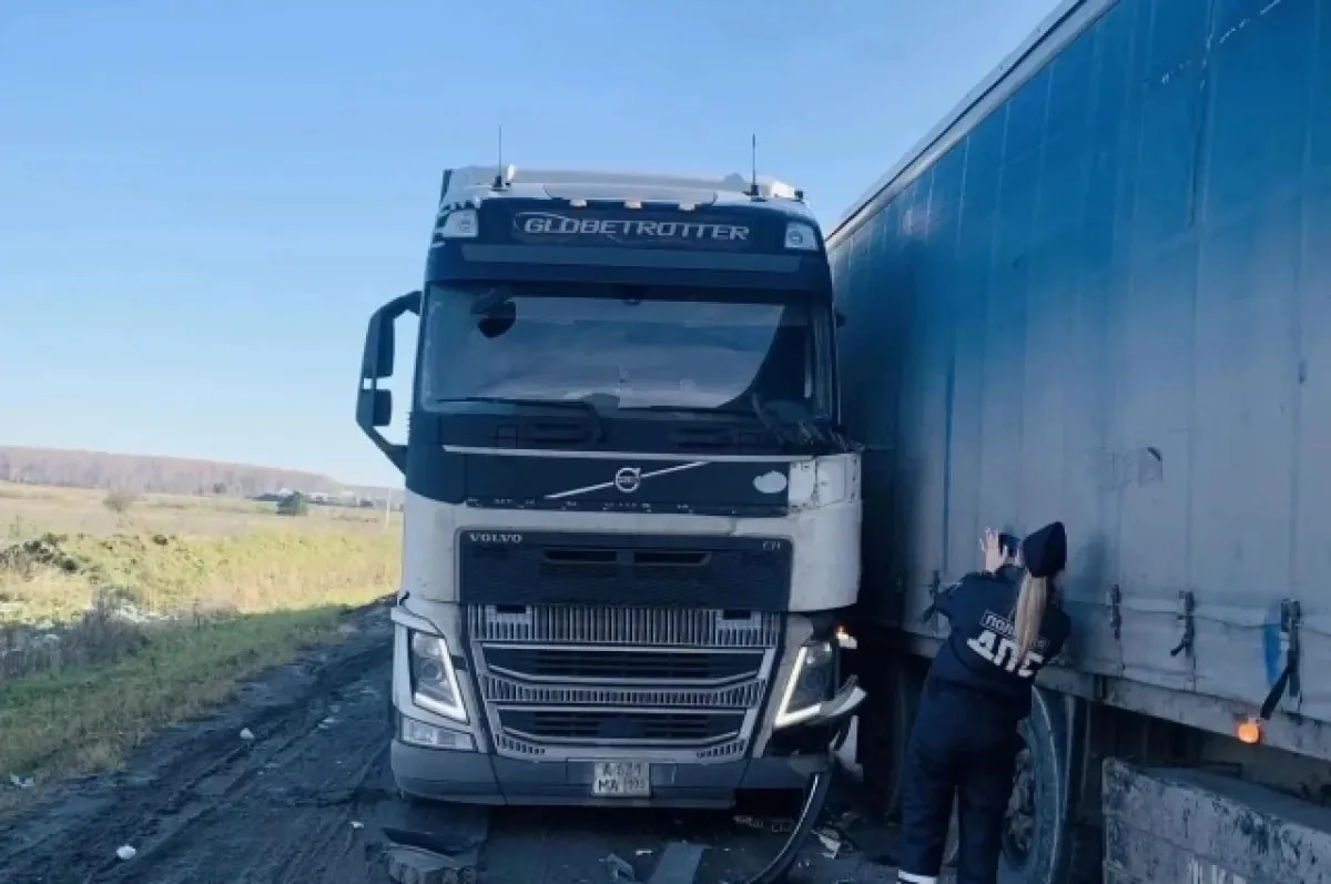 Утром 7 октября на 35‑м км Тюменского тракта в Белоярском районе фура MAN сбила мужчину...