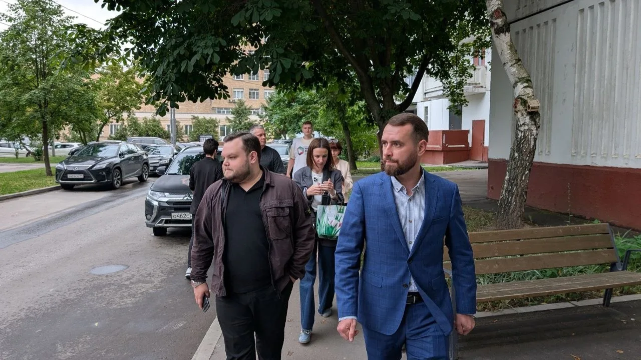 Исполняющий обязанности главы управы Максим Никитин совместно с главой муниципального о...