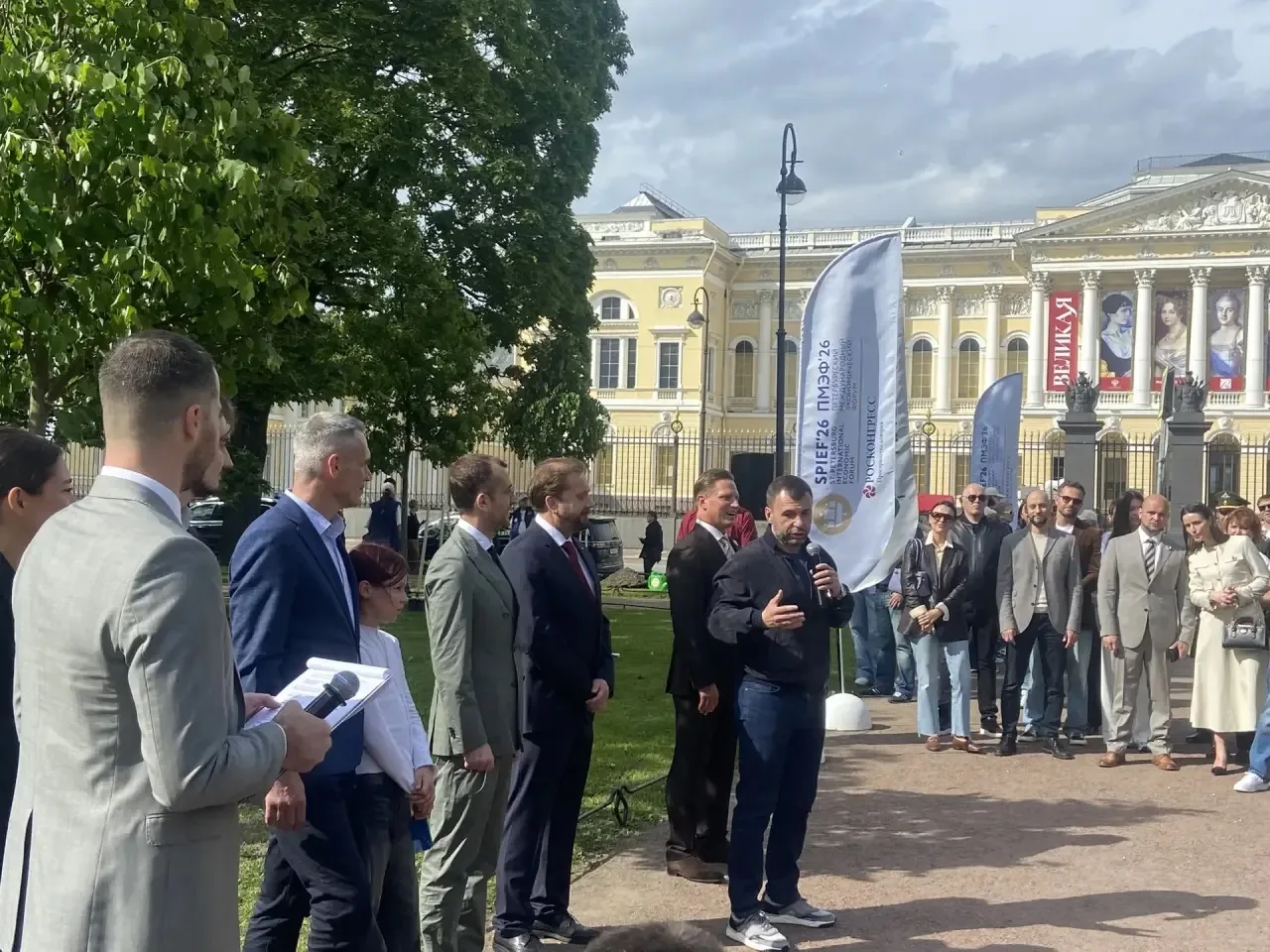 В центре Петербурга выросла аллея единства народов России