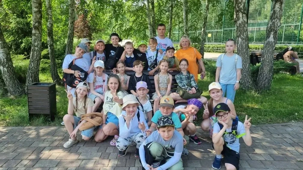 🌟🦒 УДИВИТЕЛЬНОЕ ПРИКЛЮЧЕНИЕ 3 «А»: ЭКСКУРСИЯ В ЗООПАРК! 🦜✨  В преддверии летних каникул ученики 3 «А