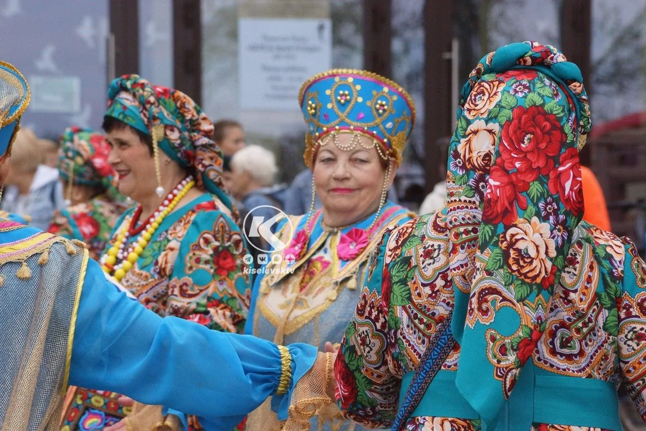 Ох, и веселился народ сегодня в экопарке "Березовая роща"! Праздновали День российского...