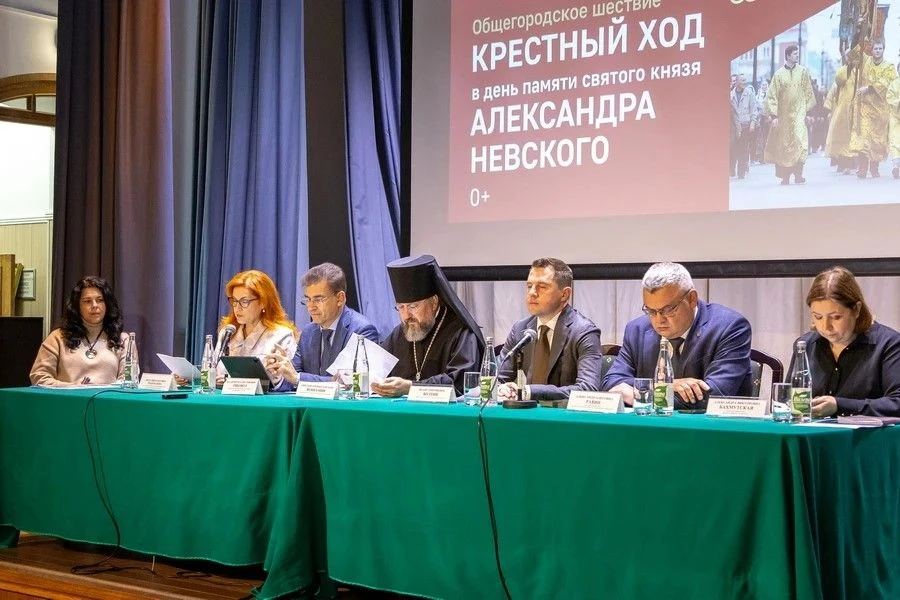 Три крестных хода встретятся на площади Александра Невского: петербуржцам и гостям горо...