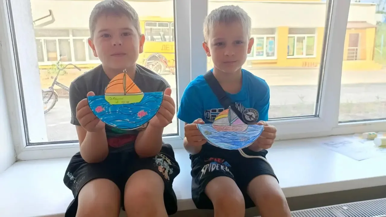 Безопасное лето🌞

🌈В пришкольном лагере «Радуга» говорили о безопасности летом: на воде, транспорт