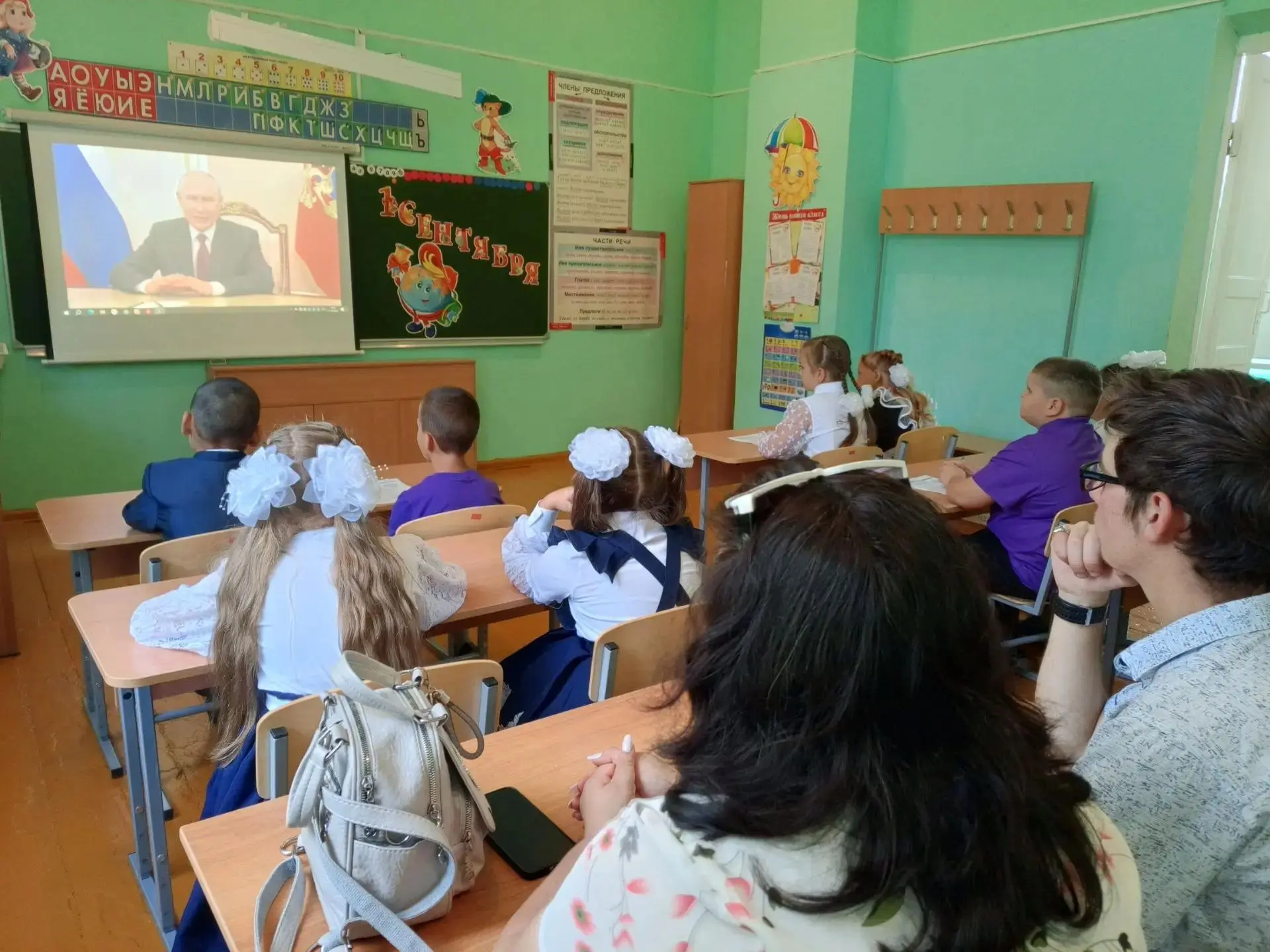 🎉 «Разговоры о важном»: в школе села Малая Сергиевка прошёл первый урок знаний! 🎉