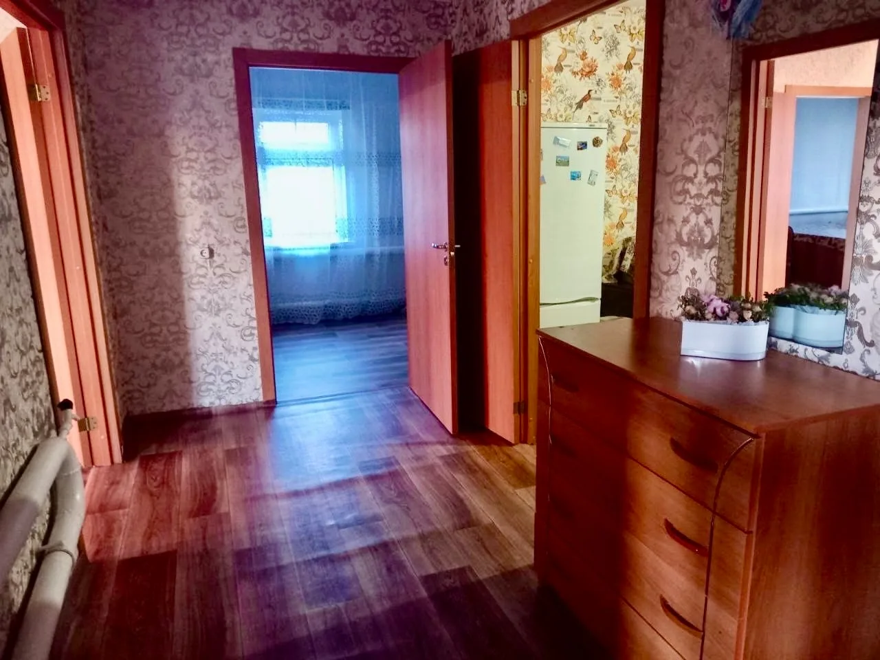 🏡 Сдаётся уютный дом до 9 человек. Близко к озеру! Удобное расположение.
📍 Адрес: ул. Кирова 67 (1
