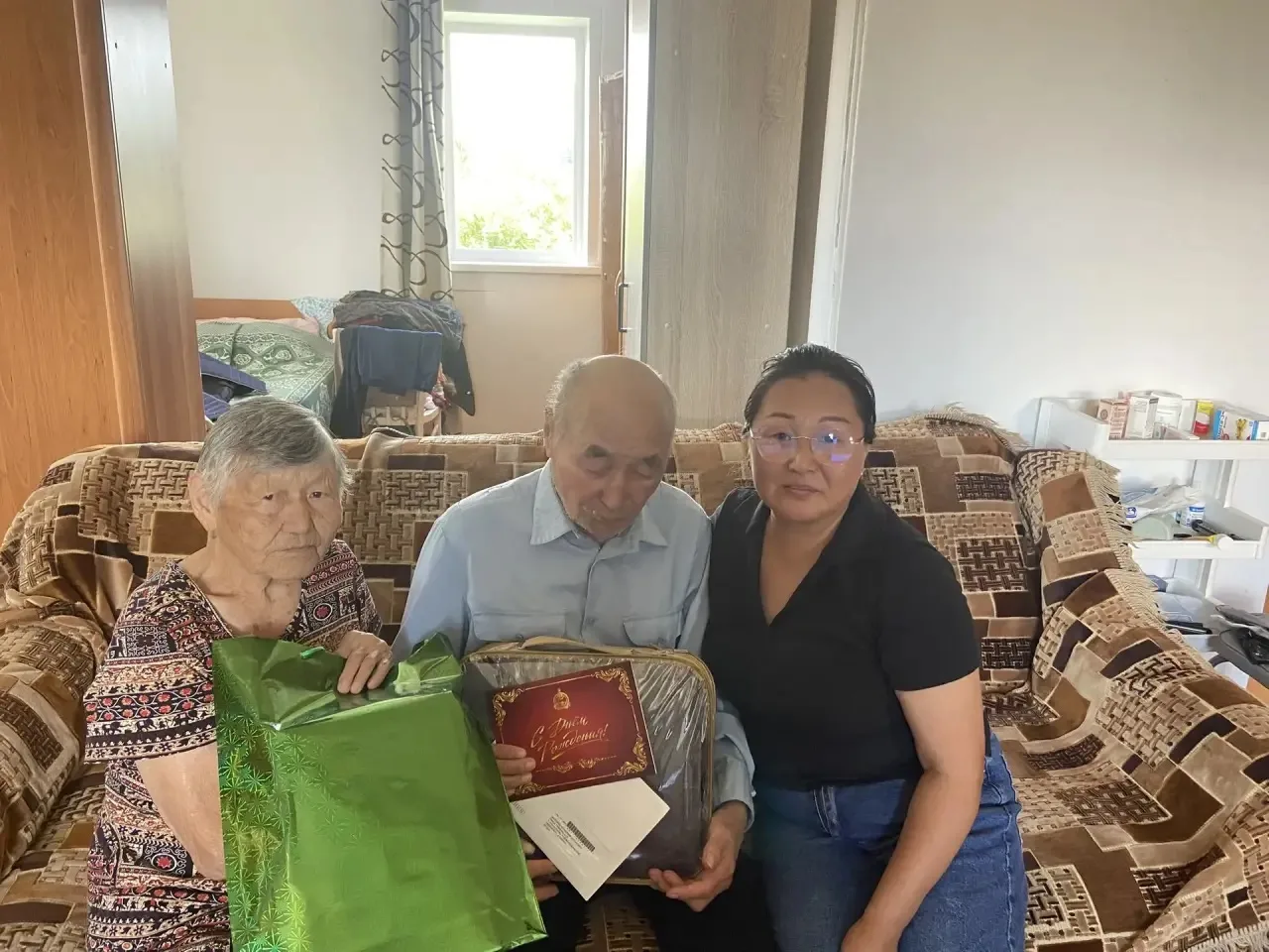 📣 Отметил
свой 91 год

—житель
села Зун-Мурино

Участник трудового фронта 🎖️

—ветеран труда
Дылге