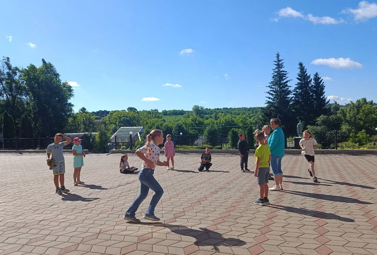 Сегодня в лагере «Фантазёры» случился по-настоящему насыщенный день! ☀️

🤸‍♂️Утро началось с активн