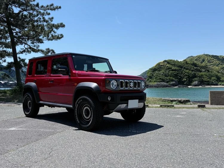 Небольшая подборка 🚙 SUZUKI JIMNY NOMADE (удлиненная версия Jimny Sierra) из Японии.