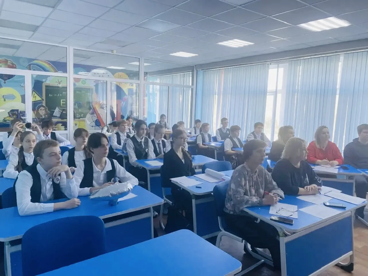 Сегодня знаменательный день для нашего 7 «А» класса, который с этого года получил статус ассоциирова