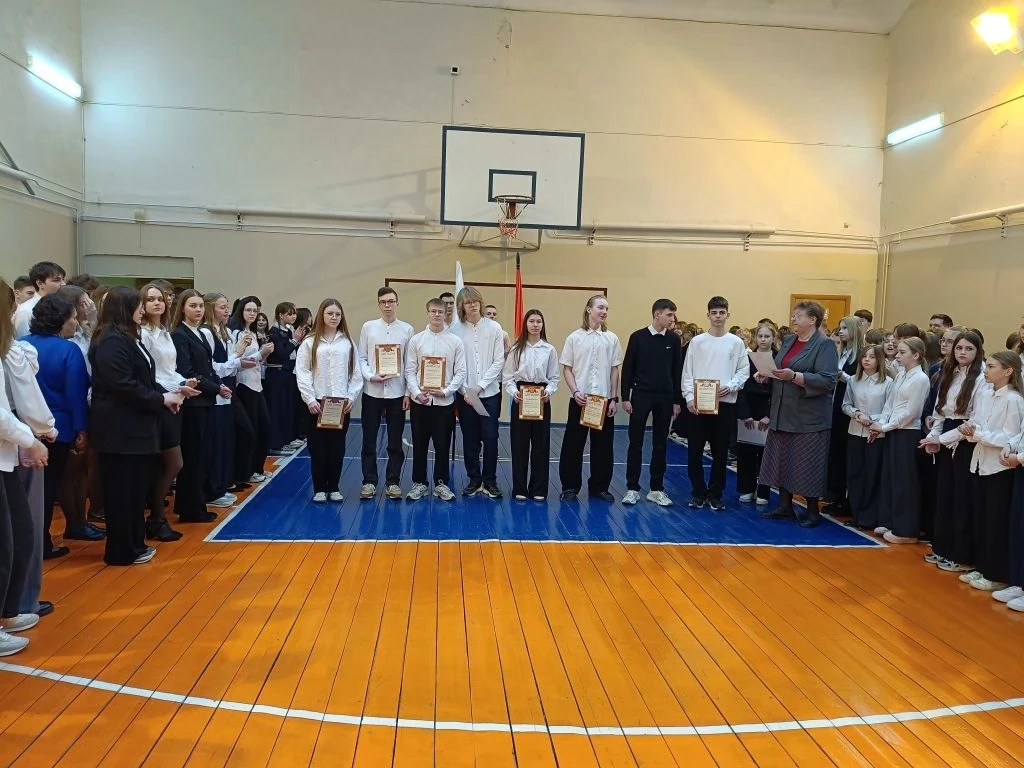 🇷🇺РАЗГОВОРЫ О ВАЖНОМ🇷🇺 ☀Утро понедельника 2 марта в МБОУ "Гимназия" г. Моршанска традиционно началос