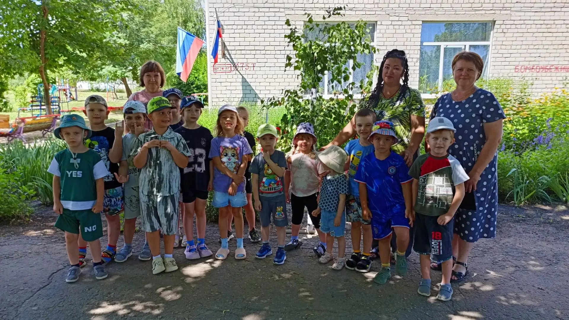 Сегодня Желтенский сельский клуб провели веселья для ребят в честь Ивана Купалы в саду:
Рассказали ч